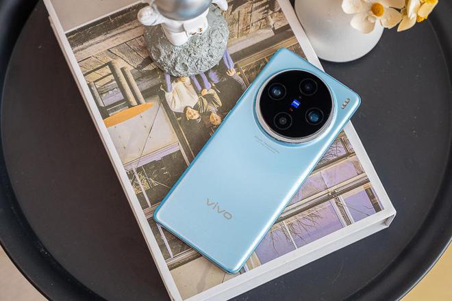 喜欢拍照的你新机不知道怎么选?2024这几款年度旗舰不可错过!(图17) 喜欢拍照的你新机不知道怎么选?2024这几款年度旗舰不可错过!(图17)