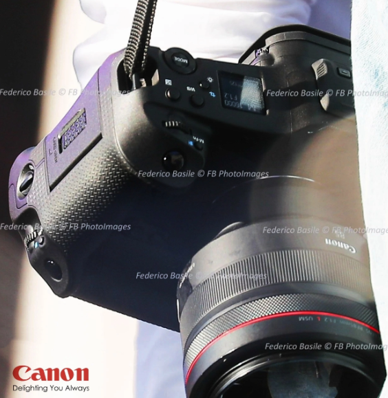 佳能EOS R1真机谍照曝光全新旗舰相星空体育官网·app机即将在2024年震撼登场(图4) 佳能EOS R1真机谍照曝光全新旗舰相星空体育官网·app机即将在2024年震撼登场(图4)