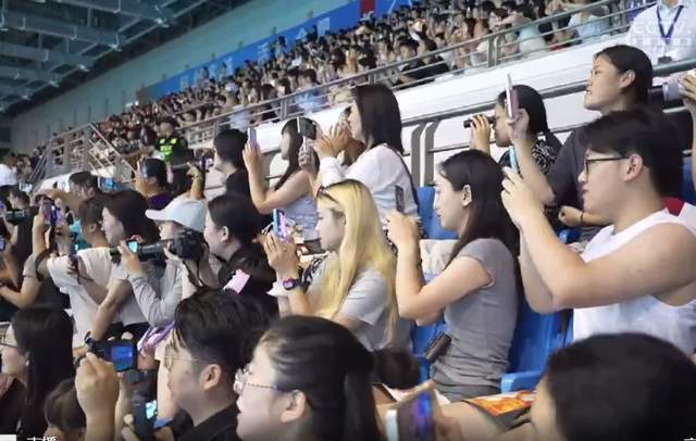 闹大了！孙杨复出首秀以小星空体育平台组第一晋级决赛评论区炸锅！(图4)