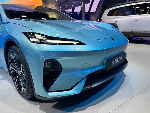 【成都星空体育官网车展】深蓝L07首发亮相预计2024年下半年上市(图5)