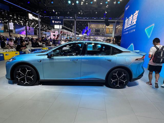 【成都星空体育官网车展】深蓝L07首发亮相预计2024年下半年上市(图2)