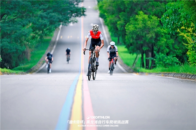 迪卡侬运动洞察:公路骑行热潮引领四川户外运星空官方体育动新风尚(图5) 迪卡侬运动洞察:公路骑行热潮引领四川户外运星空官方体育动新风尚(图5)
