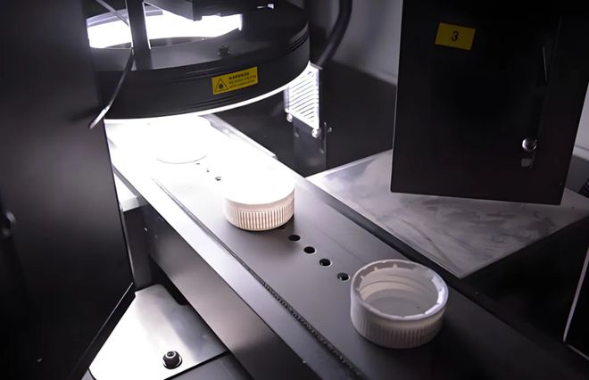 星空官方体育视觉检测系统与AI相机助力罐装食品瓶盖缺陷检测精准剔除不良品(图2)