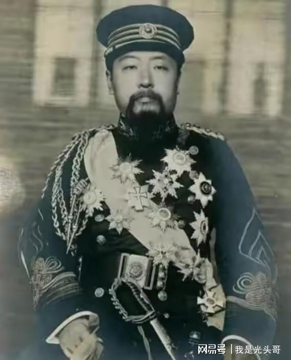 历史就星空体育平台·app是这么荒诞：清末两个封疆大吏为保性命甘愿认汉人为祖(图6)