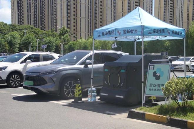 星烁充电机器人斩获2025 AI Expo“产品创新奖”(图5)