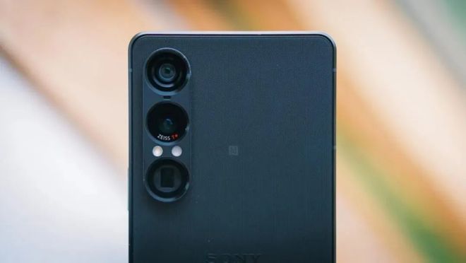 我试图喜欢索尼手机但它的过时定位让人无法喜欢(图2)