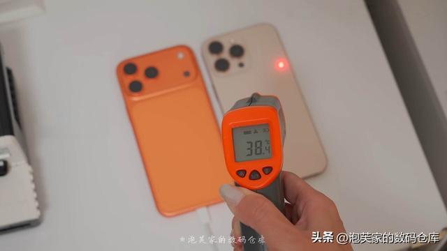 2025最强手机？iPhone17ProMax首发体验 最强续航性能散热(图5)