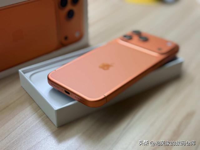 2025最强手机？iPhone17ProMax首发体验 最强续航性能散热(图2)