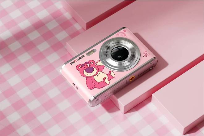 携手女子半马松典草莓熊相机为赛事增添影像乐趣(图2) 携手女子半马松典草莓熊相机为赛事增添影像乐趣(图2)