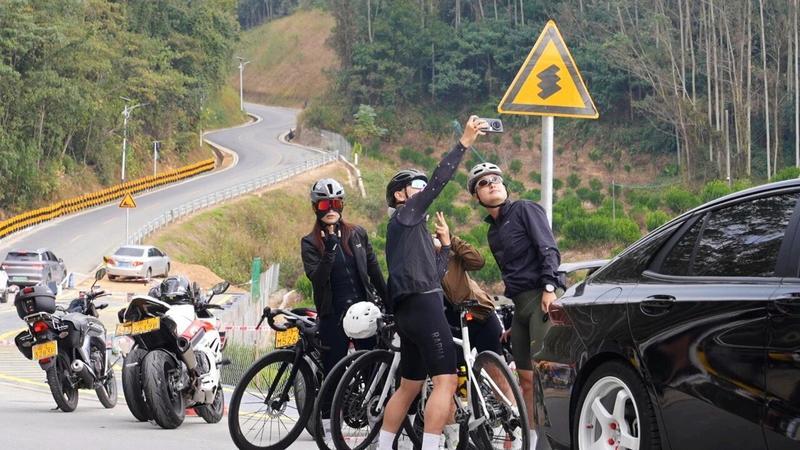 元旦自驾游爆棚!218最美旅游公路激活乡村经济(图2) 元旦自驾游爆棚!218最美旅游公路激活乡村经济(图2)